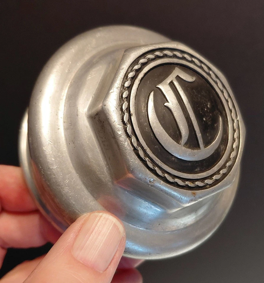 Original CHRYSLER Screw-on Hubcap 1924-28 Wood Wheels Large Hub Size Imperial? - Image 3 of 4