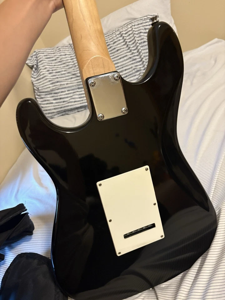 Rouge St3 电吉他和米切尔音乐会尤克里里 Mu40c — 第 4/4 张图片