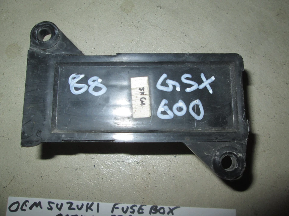 OEM SUZUKI GSXR750 / 1100 GSX600F / 1100F KATANA MONTAJE DE CAJA DE FUSIBLES 36740-27A00 Foto 3 de 4