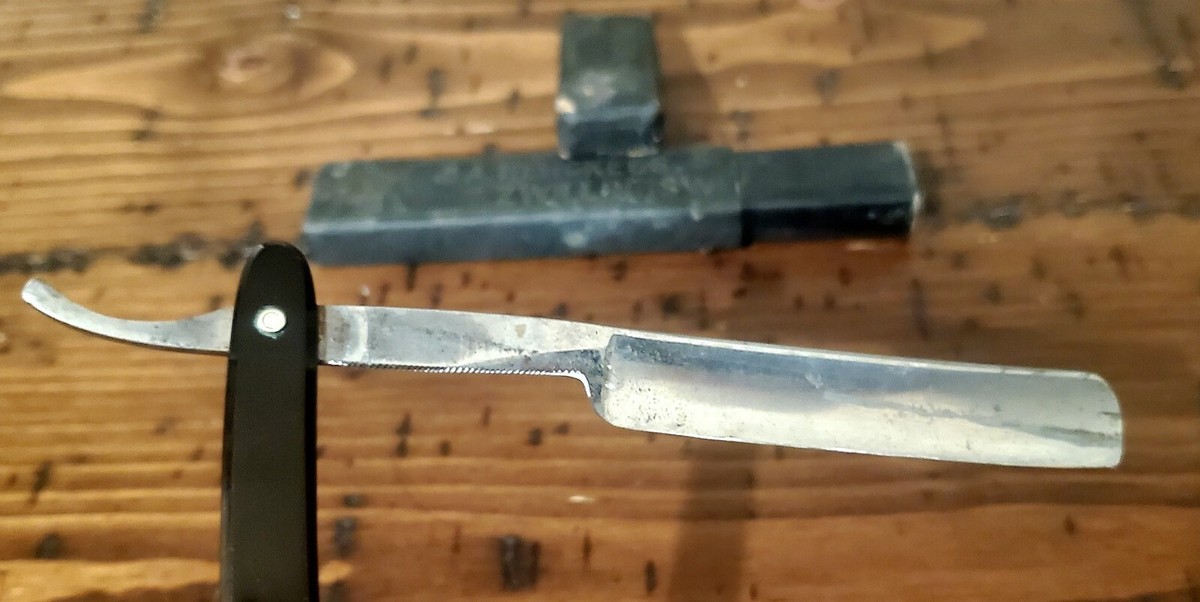 J. A. Henckels Solingen Zwillingswerk #6 Straight Razor 1/2