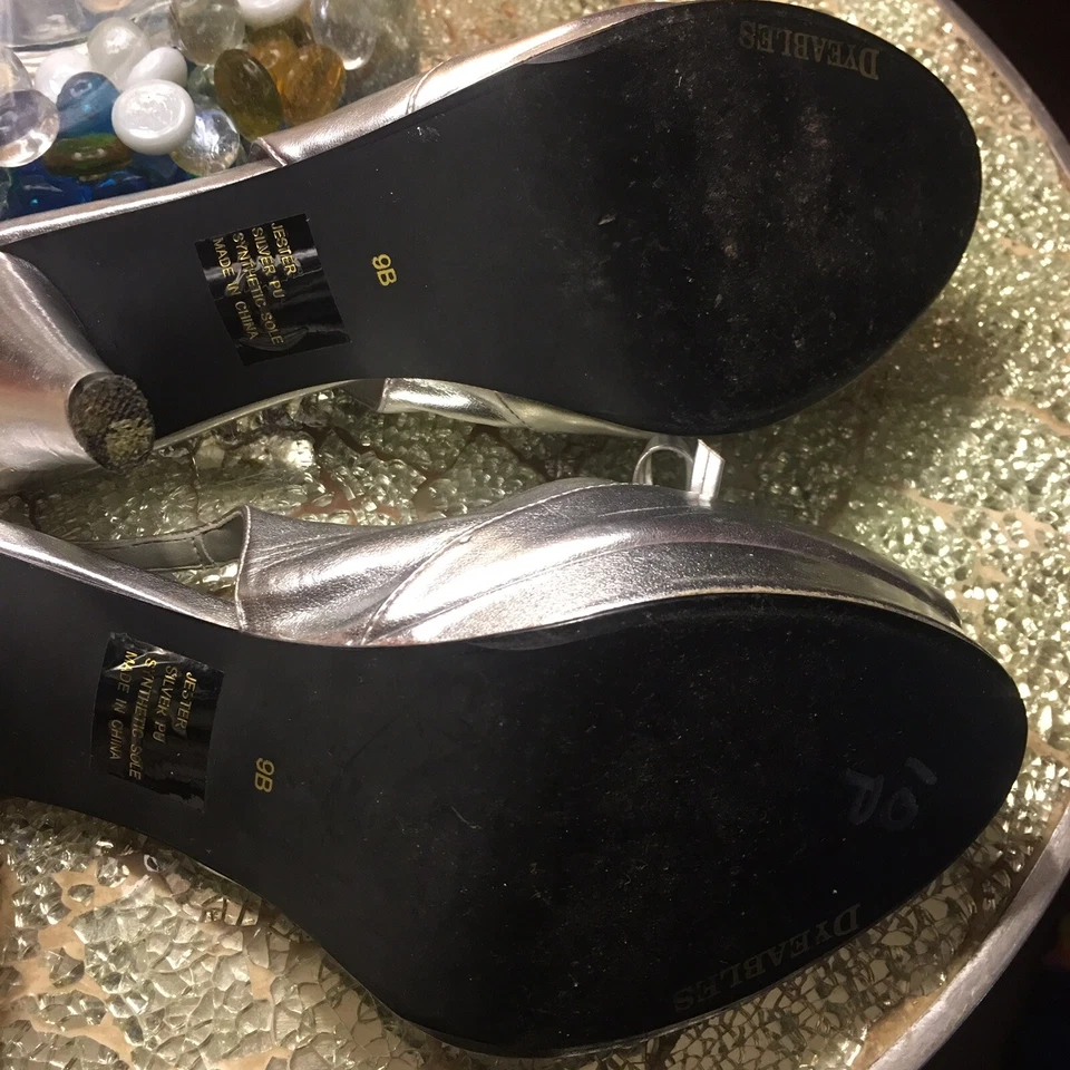 Coleção privada por Dyeables sandálias de salto alto Bow Top prata 8 - Imagem 4 de 4