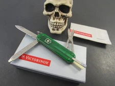 Swiss Army Victorinox Knife NOS Classic SD Emerald t Model 54214 INOX Steel Box