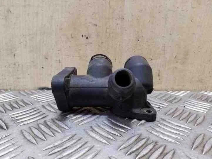 AUDI A4 8D2, B5 Manguera Refrigeración 058121133B 1.8 Gasolina 92kw 1999 26151672 Foto 4 de 4