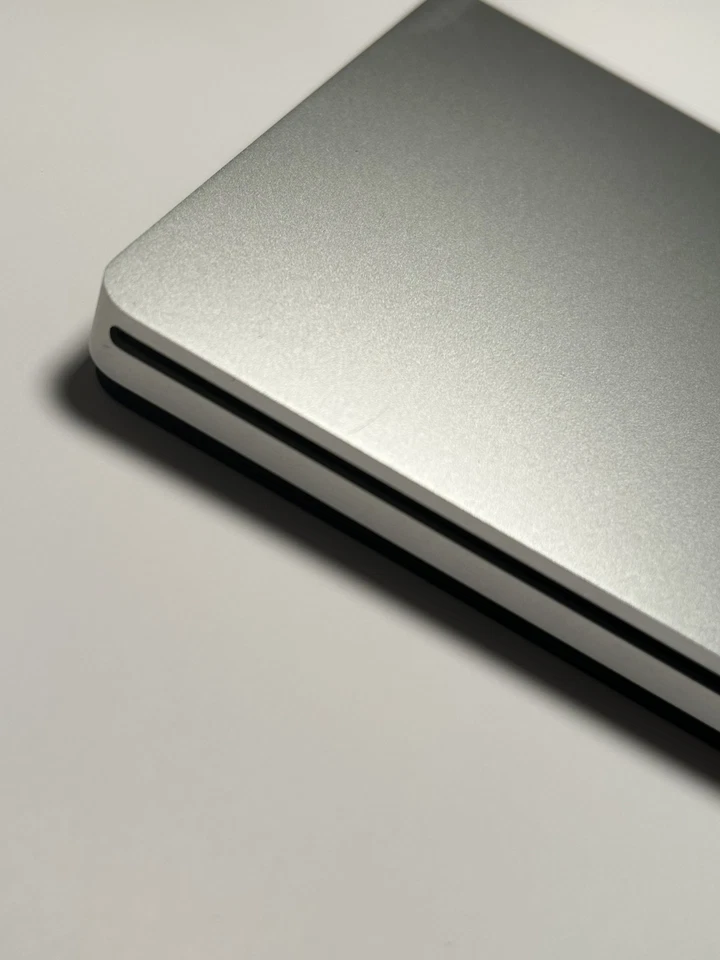 Grabadora óptica externa de CD-RW/DVD-RW Apple USB SuperDrive (A1379) USB 2.0 Foto 4 de 4