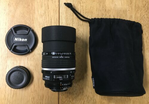 Nikon AF DC-NIKKOR 105mm f/2D (Made in Japan) with a Nikon Soft Lens Case - Afbeelding 1 van 6