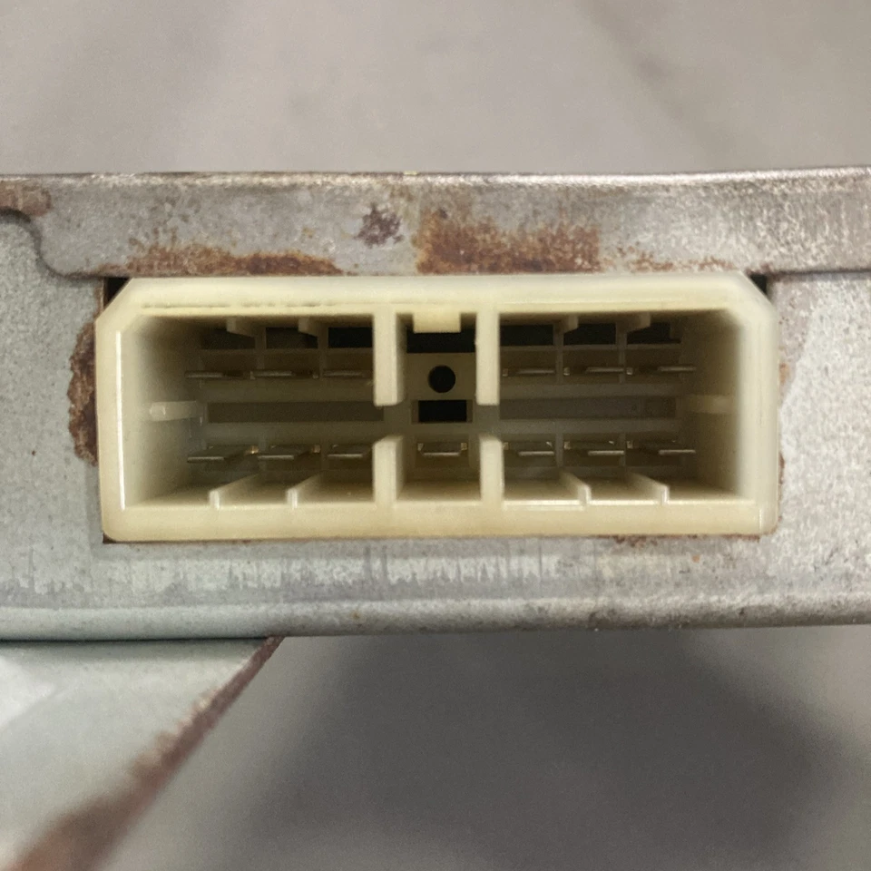 Camioneta Isuzu 1990-1993 ECU/ECM FBM-I04B Foto 3 de 4