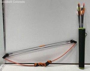 Barnett Wildhawk Youth's Compound Bow with Quiver & Arrows 8pc Set