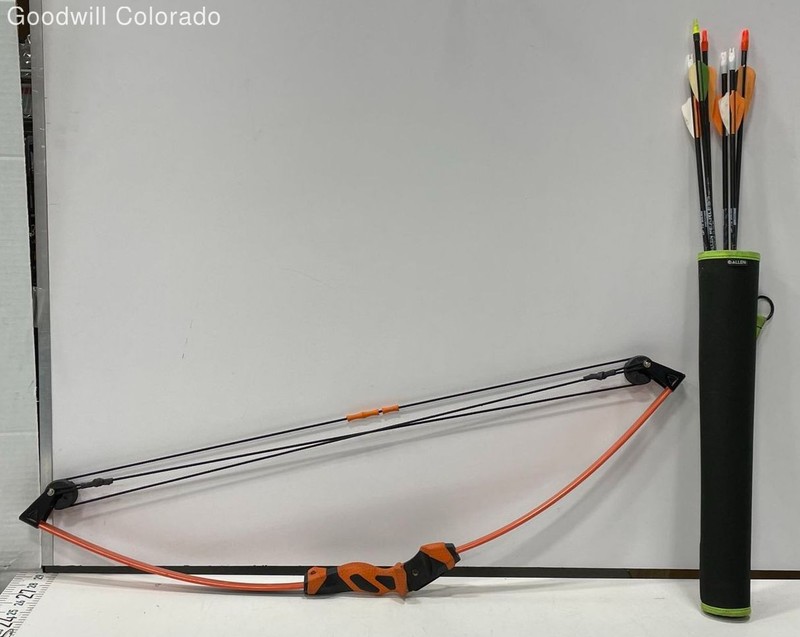 Barnett Wildhawk Youth's Compound Bow with Quiver & Arrows 8pc Set