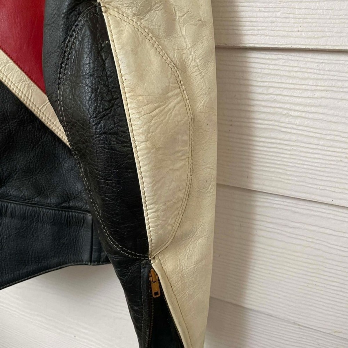 VTG Bates Suzuki Custom Leather Motorcycle Jacket Size 44 Men’s Red Black Coat View 2