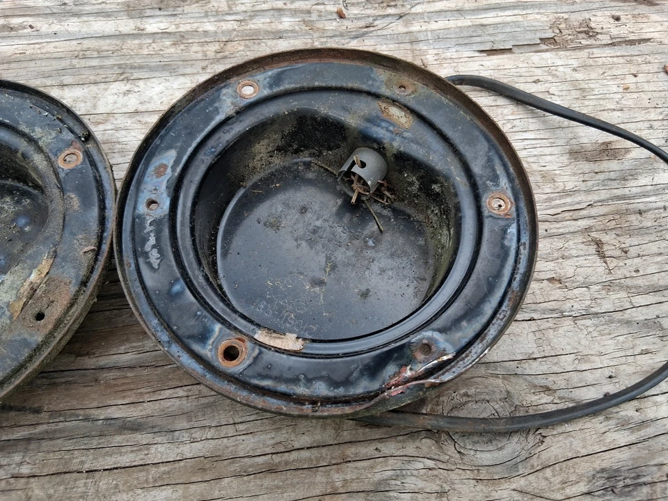 1967 International Scout 800 baldes de lanterna traseira Grote lado esquerdo e direito - Imagem 3 de 4