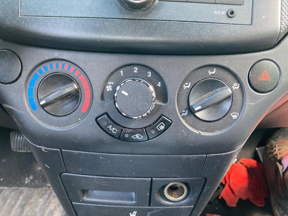 07 08 09 10 11 CHEVY AVEO Temperature Heat AC Control - Image 2 of 4