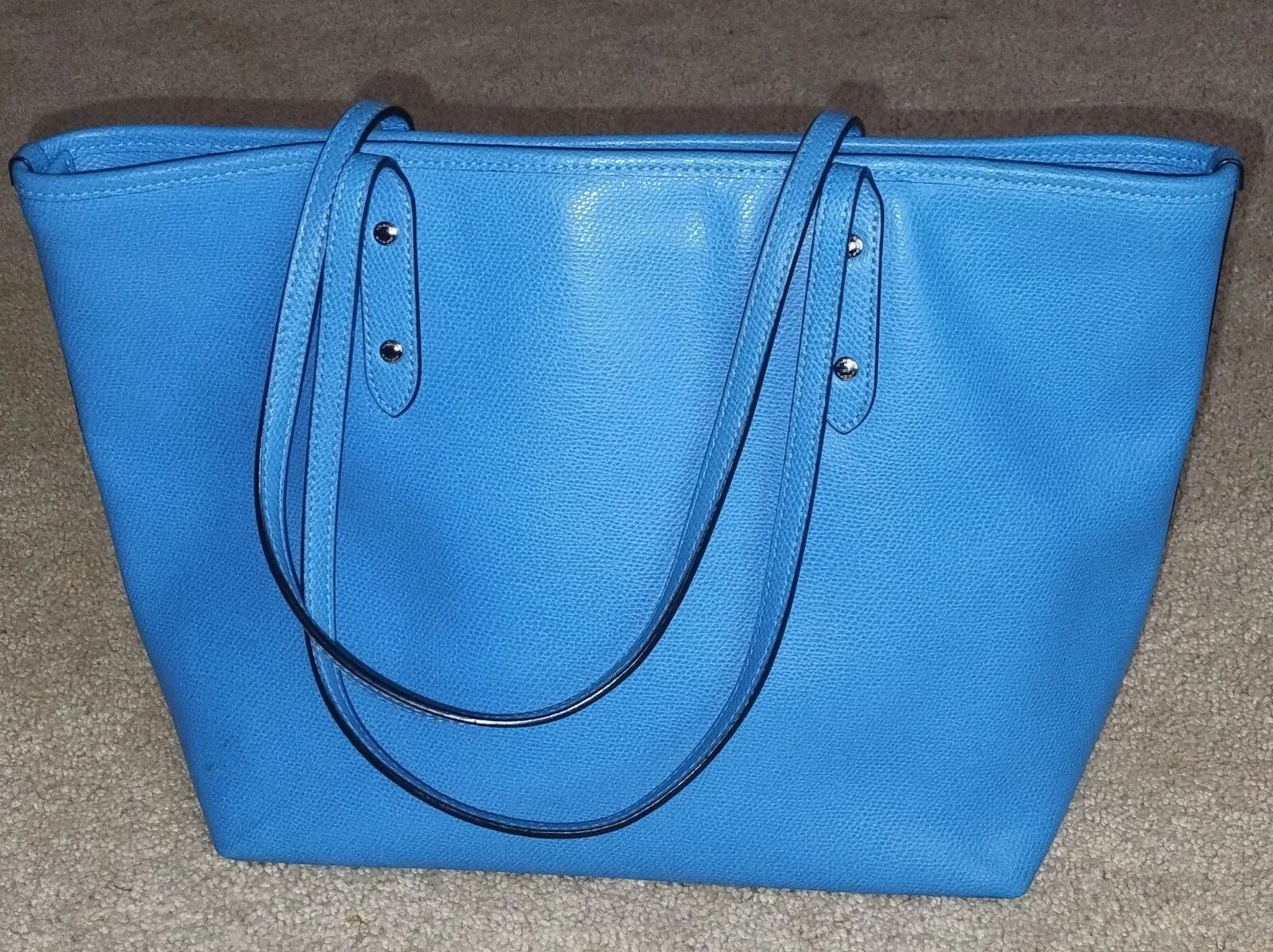 TOTE COACH CITY ZIP BLU CIELO PELLE INCROCIATA. Us Intime Ottimeioni.