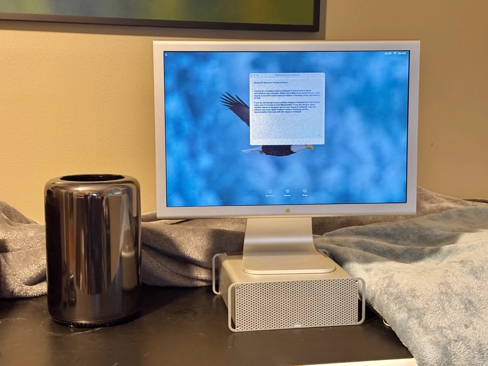 Apple MAC Pro A1481 / Xeon 6-Core 3.5GHz / 64GB / 500GB SSD / Dual FirePro D700 - Image 2 of 4