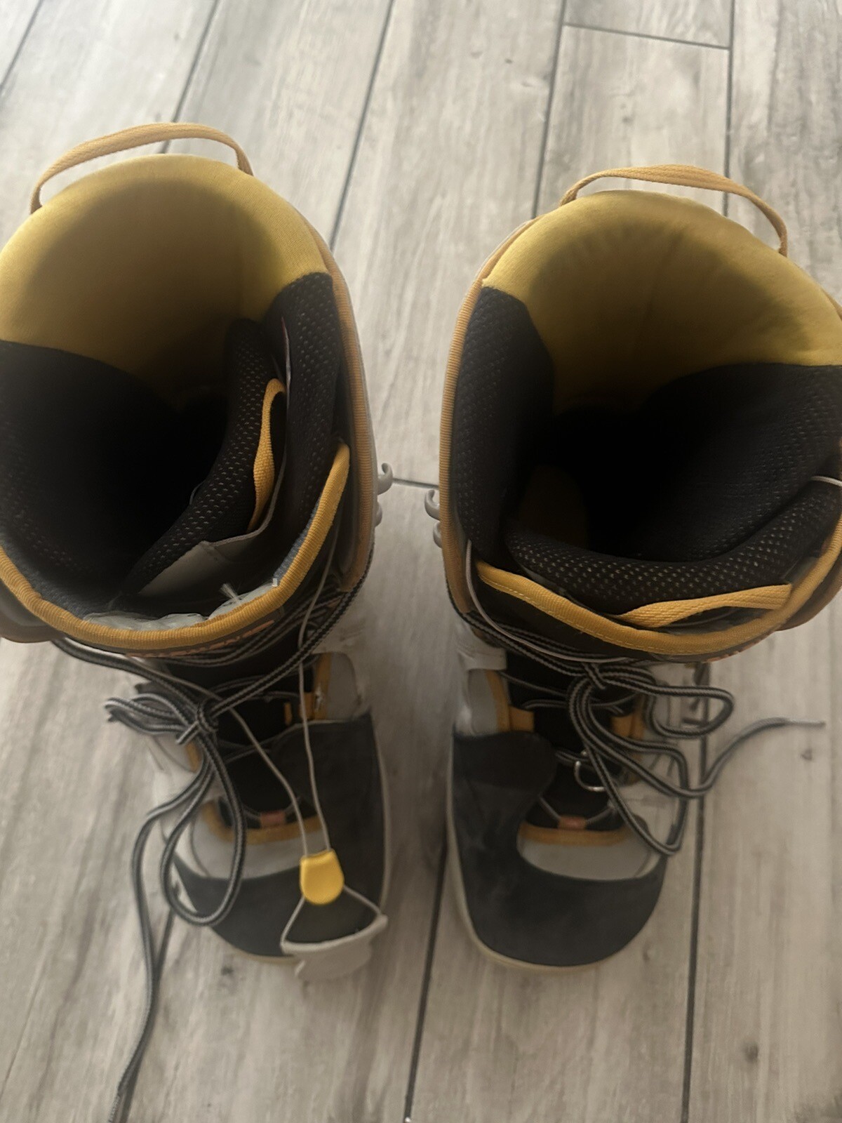 Stivali da snowboard Salomon Synapse uomo taglia 13 pull lock giallo caldo nero