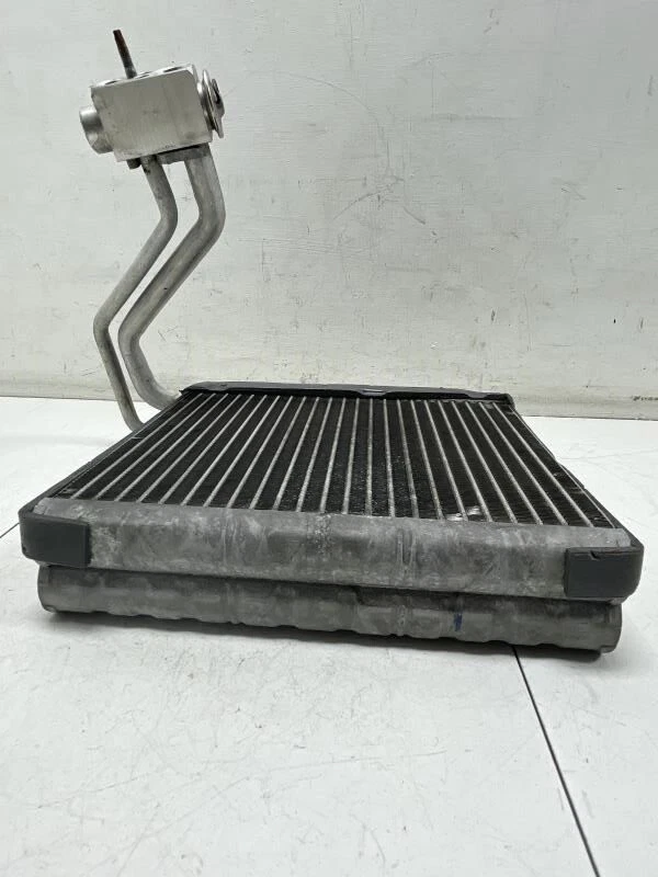 Núcleo evaporador de aire acondicionado Volvo S80 2007 2016 con válvula de expansión de fábrica Foto 4 de 4