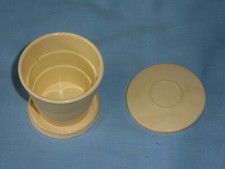 COLLAPSIBLE DRINKING CUP - VINTAGE "A SELECT PRODUCT" - MADE IN ENGLAND