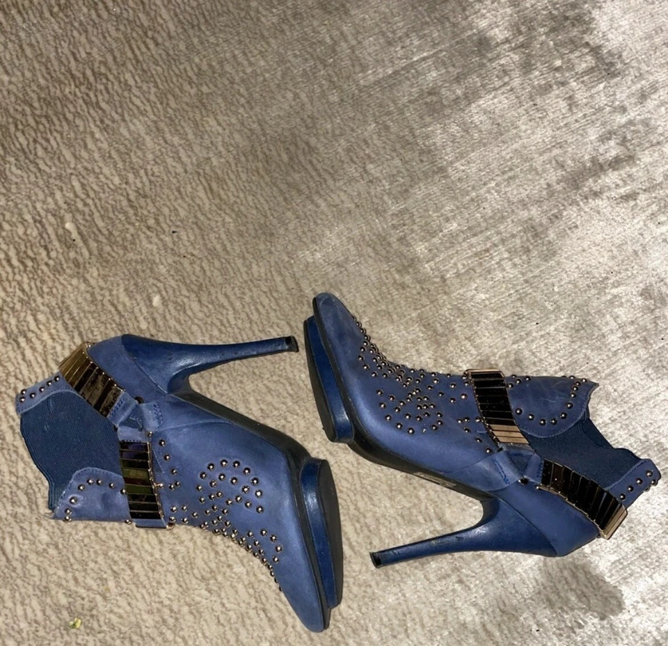 Botas Jeffrey Campbell Cuero Azul Tachonado Talla 6 Botín Volpe Suavemente Preciado Foto 4 de 4