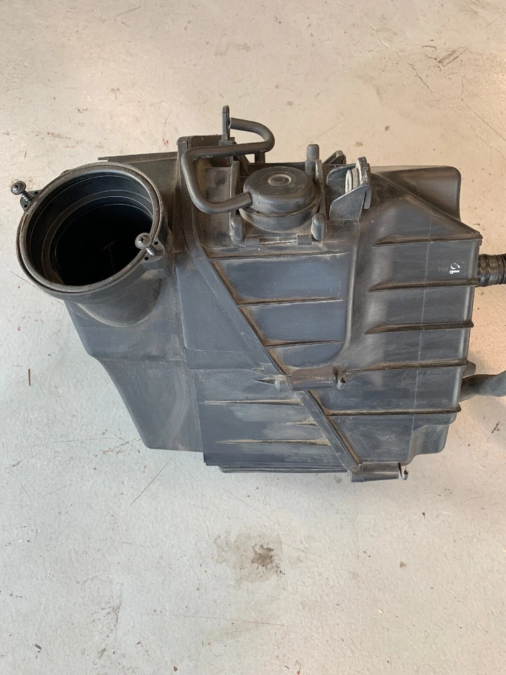 Caixa de limpador de entrada de ar Audi A8 Quattro 4.2L 2007-2010 079133836A fabricante de equipamento original - Imagem 3 de 4