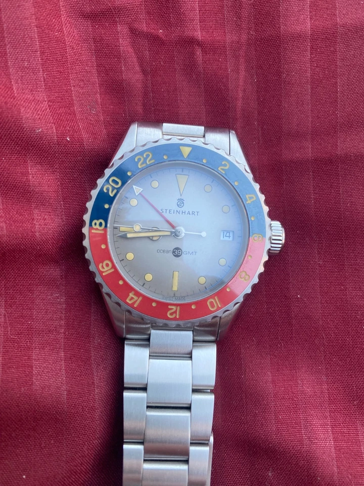 Steinhart Ocean 39 Vintage Yes, 39MM!! Impossible to find anywhere!! - Image 4 of 4