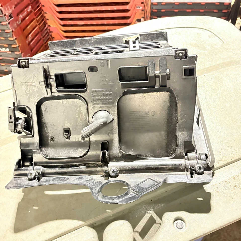 Guantera compartimento de almacenamiento Volkswagen Passat 2010-2015 Foto 4 de 4