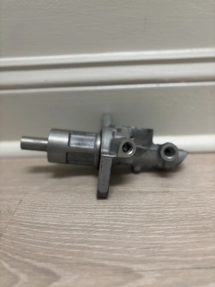 Cilindro maestro de freno OEM BMW E84 X1 13-15 E90 335i 135i 06-11 + depósito Foto 3 de 3