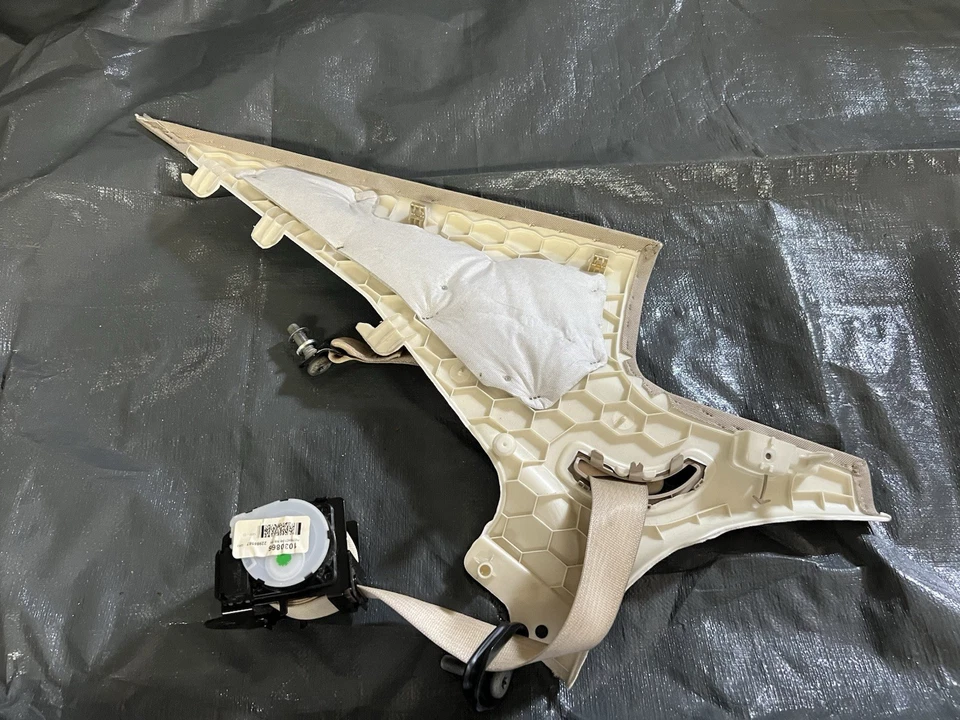 2014 Cadillac CTS Rear Right Seat Belt Retractor OEM  - Image 3 of 3