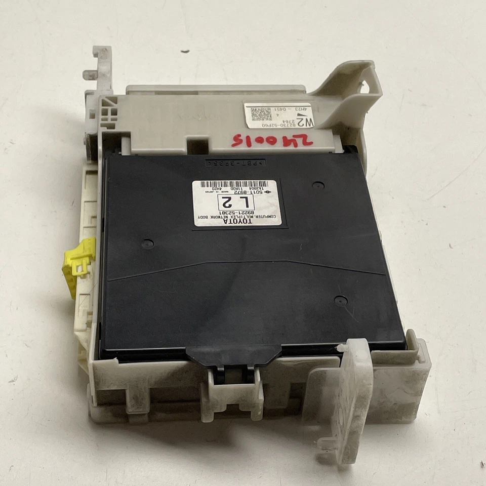 Toyota Prius C 2012 módulo de control informático de red multiplex 89221-52381 OEM Foto 4 de 4