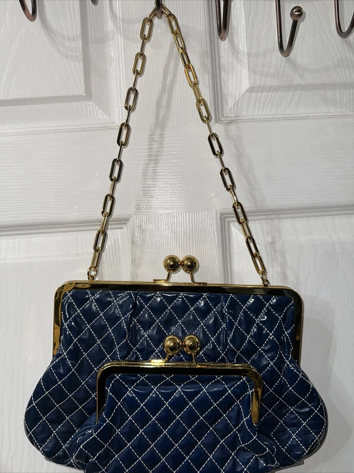 Bolso de mano Goldenbleu azul charol marco dorado Foto 3 de 4