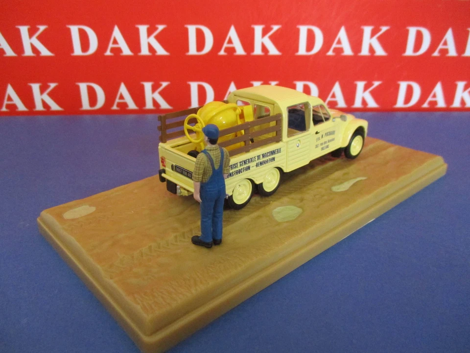 Die cast 1/43 Modellino Diorama Auto Citroen 2CV 6 Ruote con betoniera by Atlas - Immagine 3 di 4