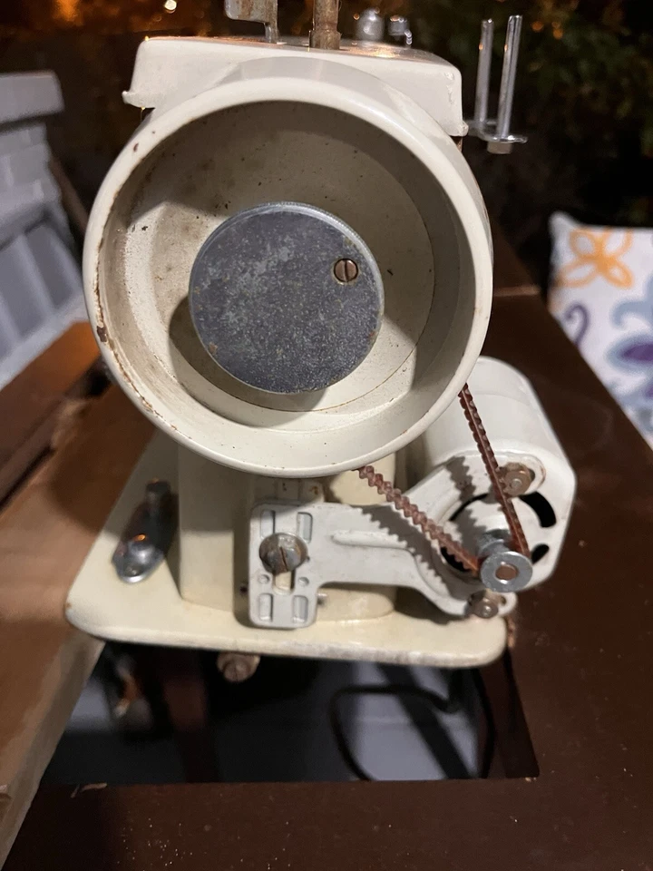 Vintage Brother Sewing Machine Model 1231 With Foot Pedal Very Good Condition - Image 4 of 4