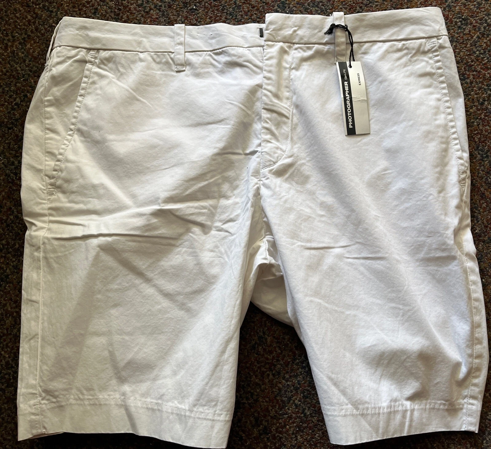 EXPRESS PHOTOGRAPHER MENS WHITE 36 SHORTS NWT (B39)