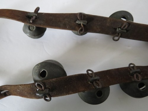 Antique Sleigh Bells 12 Brass/Bronze Graduated Santa Petal Bells Leather Strap - Picture 8 of 9