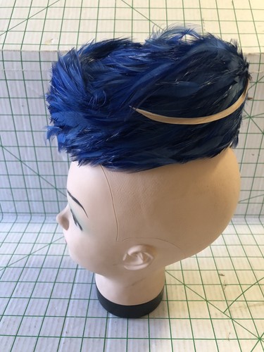 Vintage Teddy’s Boston Blue Feather Pillbox Hat in Tovar Tresses Wig Box - Picture 2 of 13