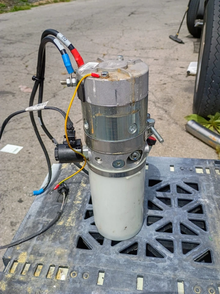 Jungheinrich FORKLIFT 51495653 24V Hydraulic Pump & Reservoir R930059616 - Image 3 of 4