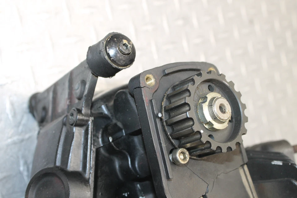 Ducati Monster 750 1999 motor oscuro extremo superior culata Foto 4 de 4