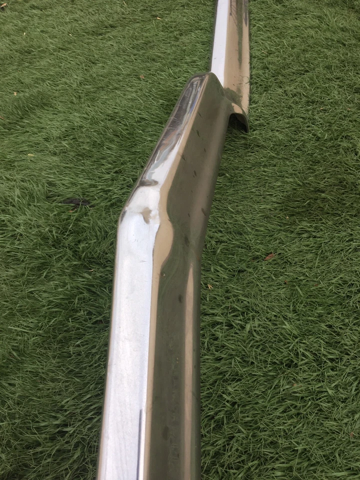 Parachoques delantero Continental Mark III 1970-1971 Foto 3 de 4