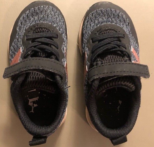 NEW BALANCE Toddler Shoes Fresh Foam Size 5 Black EUC-image