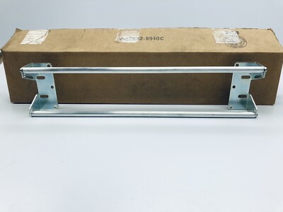 UNUSED KRONE 6652 2 040-21 ROD MOUNT 105MM WIDE WALL 18-5/8''H X4-3/16''W 2''D
