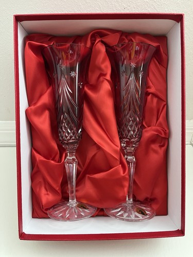 Waterford Cristal Par de Flautas Rojo Rubí Felices Fiestas Árbol de Navidad Nueva Caja - Imagen 5 de 5