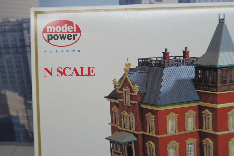 MODEL POWER N SCALE #1526 VICTORIAN HOUSE ! 173 PIECE CONSTRUCTION KIT! - Image 3 of 4
