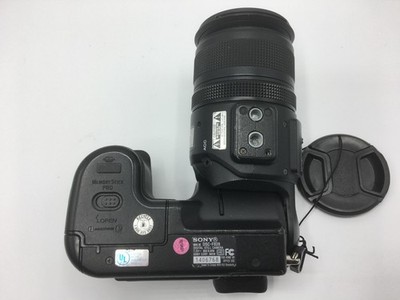 Vintage 2003 Sony 8MP Digital Camera with 7x Optical Zoom (DSC