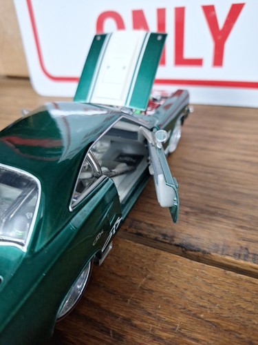 Maisto 1970 Plymouth GTX 1/24 Diecast Model Car Pre Owned - Picture 8 of 10