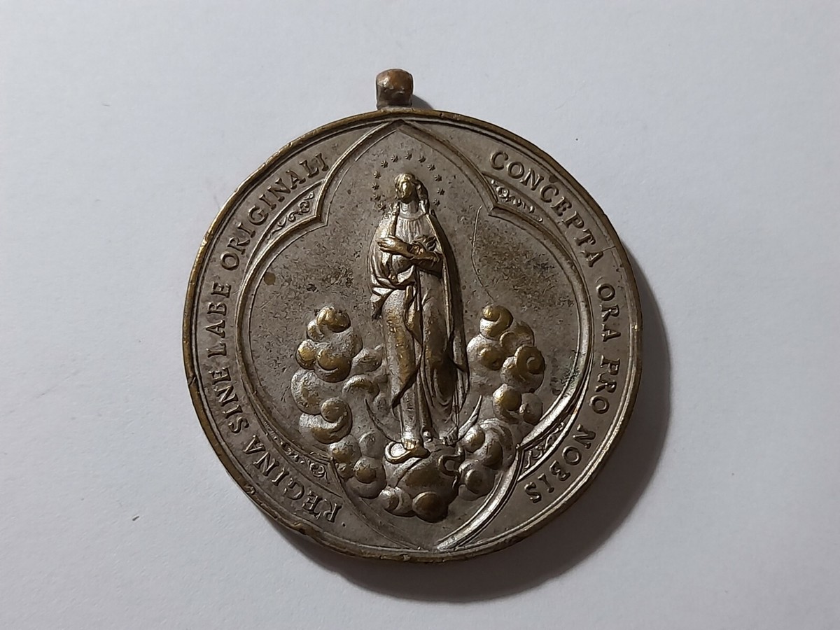 ヴィンテージメタルサイン OLD VINTAGE REGINA SINE LABE ORIGINALI CONCEPTA ORA PRO NOBIS