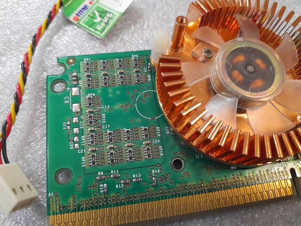 CPU Pentium III 533MHz L2 cache 512KB / PB 731069-001 / - slot 1 - Image 2 of 4