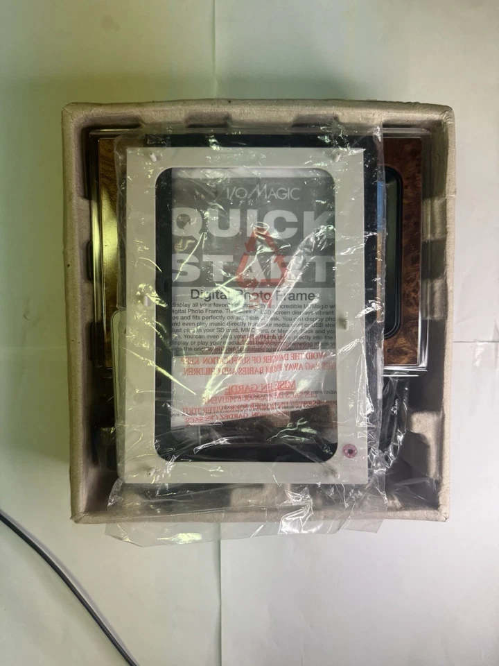 I/O Magic I7DPF 7" WideScreen Digital Picture Frame - NEW - Image 3 of 4