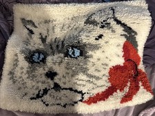 Vtg Kitty Cat Kitten Blue Eyes Latch Hook Rug Wall Hanging Art Finished 17x18"