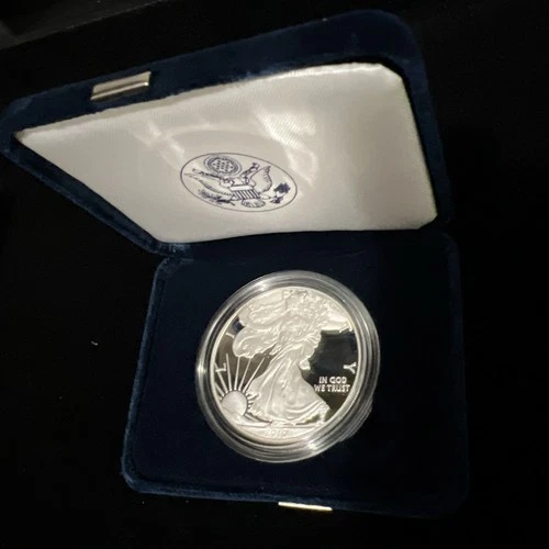 2010 WALKING  LIBERTY SILVER EAGLE -  1 oz - .999 Fine - Mint / Uncirculated