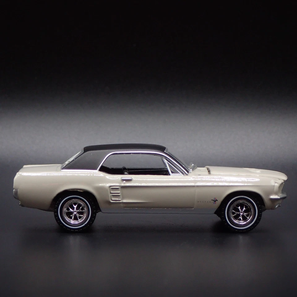 1967 67 FORD MUSTANG COUPE RARE 1:64 SCALE COLLECTIBLE DIORAMA DIECAST MODEL CAR - Image 3 of 4
