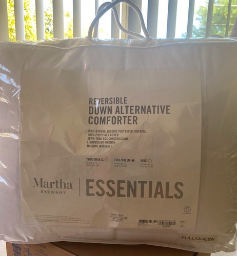 Martha Stewart Reversible Down Alternative Comforter White Full/Queen Size NEW - Picture 1 of 4