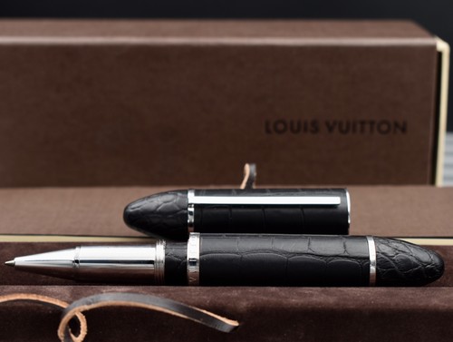 LOUIS VUITTON Cargo Black Alligator Leather Rollerball Pen (RB) - Foto 6 di 21